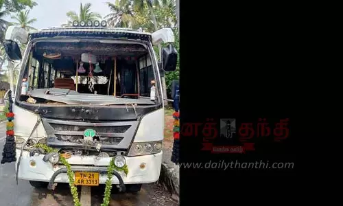 ராஜாக்கமங்கலம் அருகே கல்லூரி பஸ்-பள்ளி வேன் மோதி 21 மாணவர்கள் காயம் ராஜாக்கமங்கலம் அருகே கல்லூரி பஸ்-பள்ளி வேன் மோதி 21 மாணவர்கள் காயம்