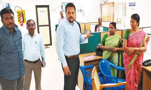 கட்டுப்பாட்டு மையத்தின் செயல்பாட்டினை மாவட்ட கலெக்டர் ஆய்வு