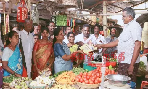 தூத்துக்குடியில்இந்தி திணிப்பு எதிர்ப்பு விளக்க துண்டு பிரசுரம் வினியோகம் தூத்துக்குடியில்இந்தி திணிப்பு எதிர்ப்பு விளக்க துண்டு பிரசுரம் வினியோகம்