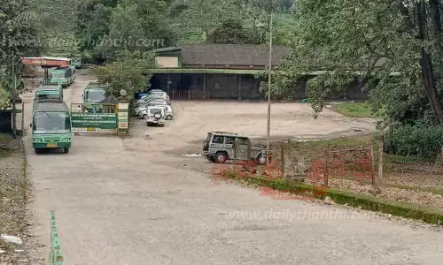 பஸ் நிலையத்தை வாகன நிறுத்துமிடமாக மாற்றலாமே...!