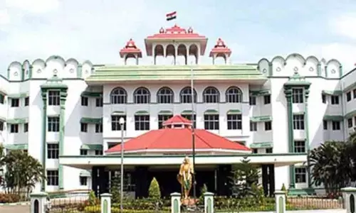 பட்டியல் இனமக்கள் கோவிலுக்குள் சென்று வழிபாடு செய்ய அனுமதி - மதுரை ஐகோர்ட்டு கிளை உத்தரவு