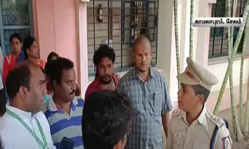 சேலம் தனியார் பள்ளியில் படிக்கும் 29 மாணவ, மாணவிகளுக்கு திடீரென வாந்தி, மயக்கம் - போலீஸ் விசாரணை சேலம் தனியார் பள்ளியில் படிக்கும் 29 மாணவ, மாணவிகளுக்கு திடீரென வாந்தி, மயக்கம் - போலீஸ் விசாரணை