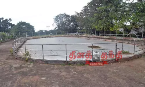 மைதானங்கள் இருக்கு... விளையாட முடியலீங்க...