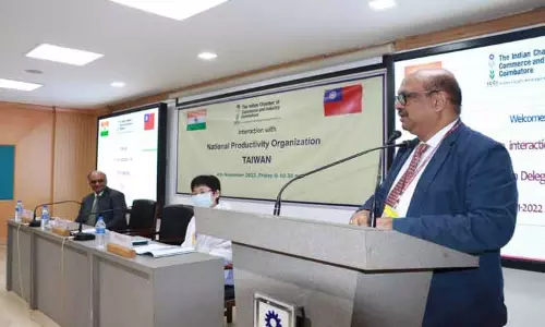 தொழில்துறையை வளர்ச்சி பாதையில் கொண்டு செல்கிறோம்