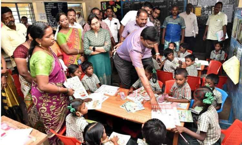 மாணவர்களின் கல்வித்திறன் குறித்து  கலெக்டர் திடீர் ஆய்வு