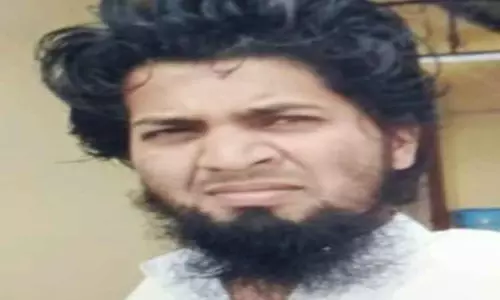 வீட்டில் இருந்த பெட்டிகள் குறித்து மனைவியிடம் நாட்டு மருந்து என்று கூறினார்