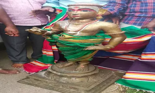 சாமியார் வீட்டில் பதுக்கி வைத்திருந்த 300 கிலோ வெண்கல சிலை மீட்பு