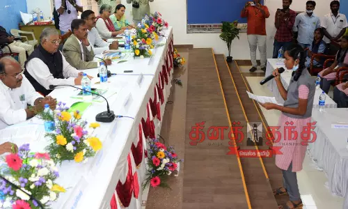 பள்ளிகளில் புதிய பாடத்திட்டங்களை அறிமுகப்படுத்த வேண்டும் பள்ளிகளில் புதிய பாடத்திட்டங்களை அறிமுகப்படுத்த வேண்டும்