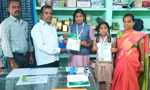 மாநில அளவிலான கேரம் போட்டிக்கு   அரசு பள்ளி மாணவிகள் தேர்வு