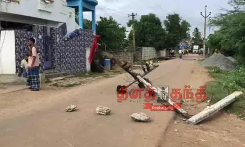 லாரி மோதி மின்கம்பம் சேதம்