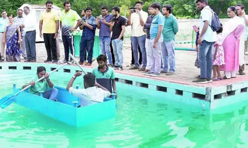 பேரிடர் காலத்தில் படகாக மாறும் படுக்கை பேரிடர் காலத்தில் படகாக மாறும் படுக்கை