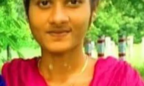 நம்பியூர் அருகே   கல்லூரி மாணவி தூக்குப்போட்டு தற்கொலை