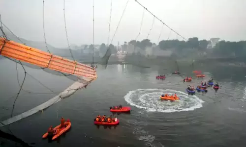 மோர்பி பாலம் சீரமைப்புக்கு ஒதுக்கப்பட்ட நிதி ரூ.2 கோடி - செலவிட்டது ரூ.12 லட்சம் மட்டுமே..! விசாரணையில் அம்பலம்