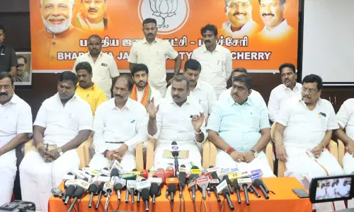 கடல்அரிப்பை தடுக்க தூண்டில் வளைவு