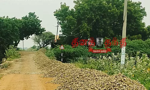 தார் சாலை அமைக்கும் பணியை   விரைவுபடுத்த கோரிக்கை