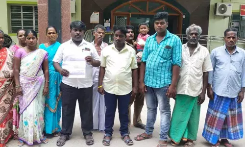 அடிப்படை வசதி செய்து தர வேண்டும் அடிப்படை வசதி செய்து தர வேண்டும்