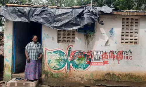 இடிந்து விழும் நிலையில் தொகுப்பு வீடுகள் இடிந்து விழும் நிலையில் தொகுப்பு வீடுகள்