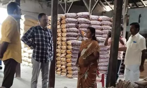 நெல் அரவை ஆலைகளில் ரேஷன் அரிசி கடத்தலா? போலீசார் திடீர் சோதனை