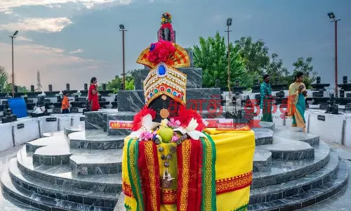 மாவட்டத்தின் பல்வேறு பகுதிகளில் உள்ள ஈஸ்வரன் கோவில்களில் பிரதோஷ வழிபாடு மாவட்டத்தின் பல்வேறு பகுதிகளில் உள்ள ஈஸ்வரன் கோவில்களில் பிரதோஷ வழிபாடு