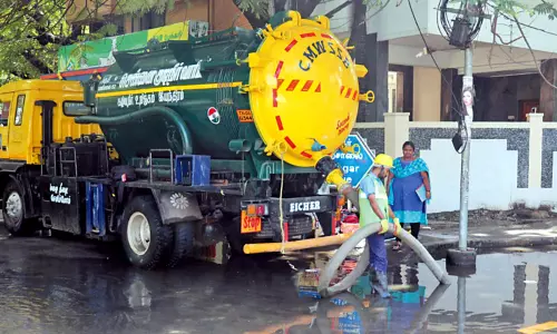 பருவமழை காரணமாக சென்னையில் 501 கழிவுநீர் வாகனங்கள் மூலம் மழைநீர் அகற்றம் - குடிநீர் வாரியம் அதிரடி நடவடிக்கை
