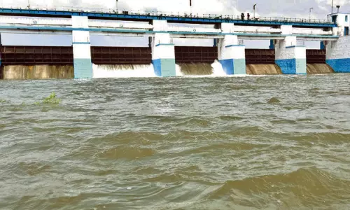 தொடர் மழை எதிரொலி செம்பரம்பாக்கம் ஏரியில் இருந்து 500 கன அடி உபரி நீர் வெளியேற்றம்