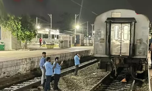 சேரன் எக்ஸ்பிரஸ் ரெயிலில் பெட்டிகள் இணைப்பு துண்டானதால் பரபரப்பு...!