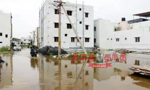 மழைக்காலங்களில் தீவு போல் மாறும் குடியிருப்பு மழைக்காலங்களில் தீவு போல் மாறும் குடியிருப்பு