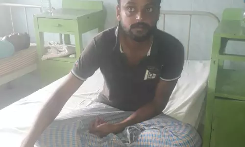இலங்கை கடற்படை தாக்குதலில் 2 மீனவர்கள் காயம் இலங்கை கடற்படை தாக்குதலில் 2 மீனவர்கள் காயம்