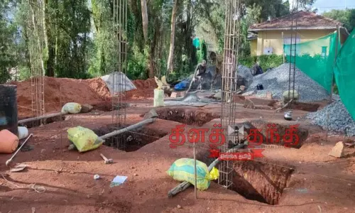 ரேஷன் கடை கட்டும் பணி மும்முரம்