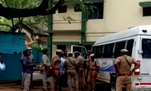 கோவை கார் வெடித்த வழக்கில் கைது செய்யப்பட்ட 6 பேர் என்ஐஏ நீதிமன்றத்தில் ஆஜர் கோவை கார் வெடித்த வழக்கில் கைது செய்யப்பட்ட 6 பேர் என்ஐஏ நீதிமன்றத்தில் ஆஜர்