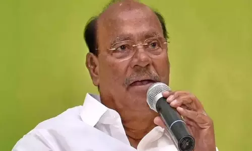 புயலில் சிக்கித் தவித்த ஈழத்தமிழர்களை சிங்கப்பூர் அதிகாரிகள் மீட்டு வியட்நாமுக்கு அனுப்பியது நிம்மதியளிக்கிறது - ராமதாஸ் புயலில் சிக்கித் தவித்த ஈழத்தமிழர்களை சிங்கப்பூர் அதிகாரிகள் மீட்டு வியட்நாமுக்கு அனுப்பியது நிம்மதியளிக்கிறது - ராமதாஸ்