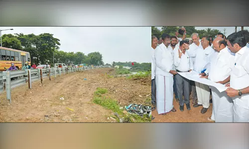 இருவழி ரெயில்வே மேம்பாலத்துக்கு பதிலாக சென்னை-திருத்தணி-ரேணிகுண்டா சாலையில் 6 வழி ரெயில்வே மேம்பாலம் - அமைச்சர் எ.வ.வேலு ஆய்வு