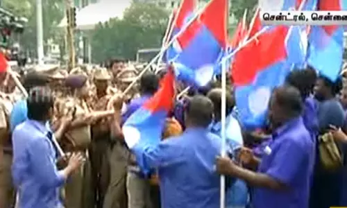 இந்தி திணிப்பை கண்டித்து ரயில் மறியல் போராட்டம் - சென்னை சென்ட்ரலில் பதற்றம் இந்தி திணிப்பை கண்டித்து ரயில் மறியல் போராட்டம் - சென்னை சென்ட்ரலில் பதற்றம்