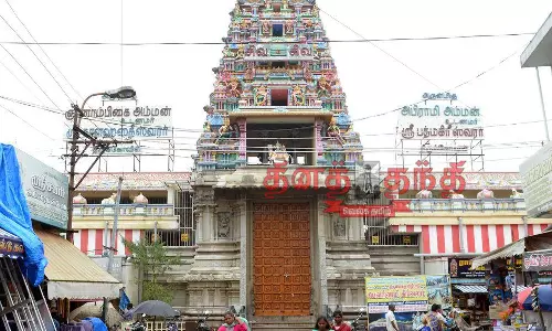 சந்திர கிரகணத்தையொட்டி கோவில்களில் நடை அடைப்பு