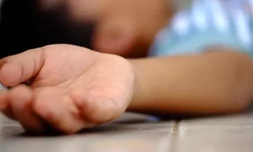 அரசு பஸ் மோதி மாணவன் பலி; சாலையை கடக்க முயன்றபோது பரிதாபம் அரசு பஸ் மோதி மாணவன் பலி; சாலையை கடக்க முயன்றபோது பரிதாபம்