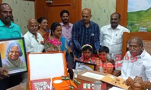 2 விருதுகள் பெற்ற சிறுமி   முதல்-அமைச்சர் ரங்கசாமியிடம் வாழ்த்து