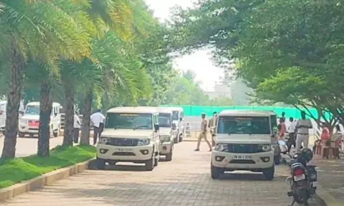 கலவரத்தால் மூடப்பட்ட கனியாமூர் பள்ளியை திறக்கலாமா? கலவரத்தால் மூடப்பட்ட கனியாமூர் பள்ளியை திறக்கலாமா?