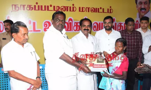 வெள்ளத்தில் பாதிக்கப்பட்ட மக்களை மீட்க 12 குழுக்கள் அமைப்பு வெள்ளத்தில் பாதிக்கப்பட்ட மக்களை மீட்க 12 குழுக்கள் அமைப்பு