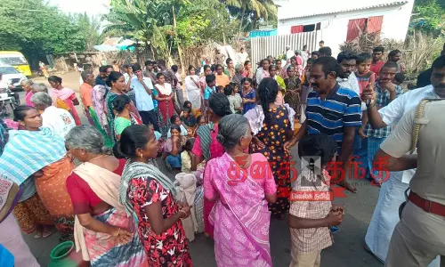 குடிநீர் கேட்டு பொதுமக்கள் சாலைமறியல்