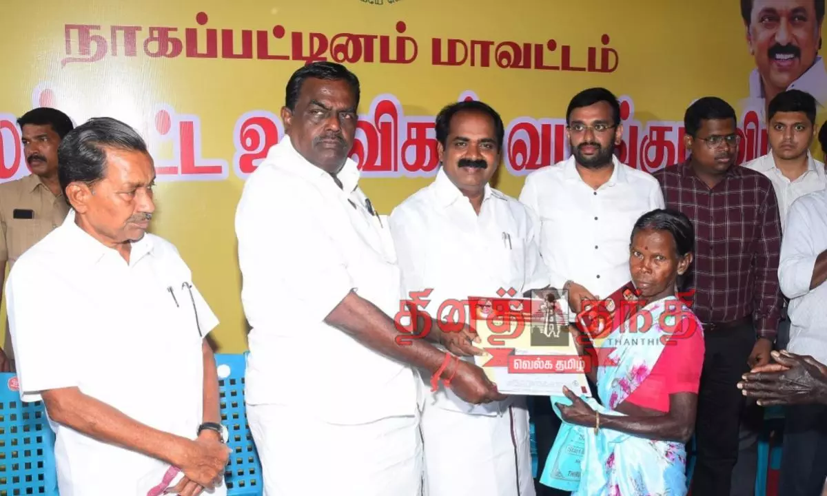 வெள்ளத்தில் பாதிக்கப்பட்ட மக்களை மீட்க 12 குழுக்கள் அமைப்பு வெள்ளத்தில் பாதிக்கப்பட்ட மக்களை மீட்க 12 குழுக்கள் அமைப்பு