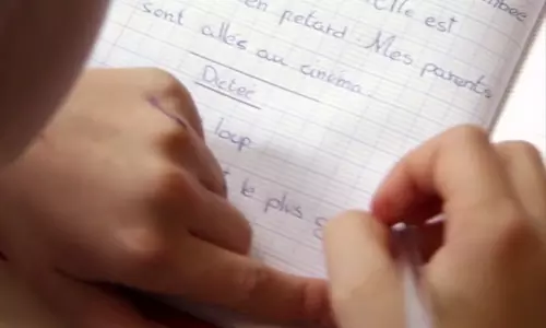 கையெழுத்து சரியில்லை என்று மாணவனை தாக்கிய ஆசிரியர் பணி நீக்கம்