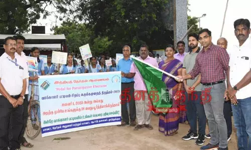 வாக்காளர் பட்டியலில் பெயர் சேர்த்தல் குறித்து   மாணவ, மாணவிகள் விழிப்புணர்வு சைக்கிள் பேரணி