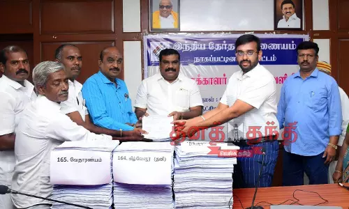 நாகை மாவட்டத்தில் 5 லட்சத்து 51 ஆயிரத்து 319 வாக்காளர்கள் நாகை மாவட்டத்தில் 5 லட்சத்து 51 ஆயிரத்து 319 வாக்காளர்கள்