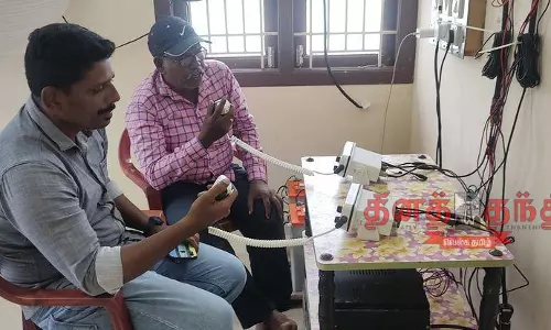 குறைந்த காற்றழுத்த தாழ்வு நிலை குறித்து மீனவர்களுக்கு வாக்கி-டாக்கி மூலம் எச்சரிக்கை