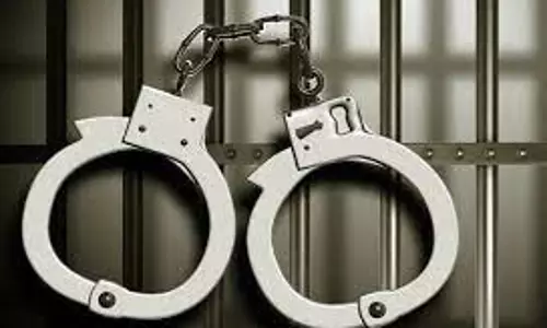 லாட்டரி சீட்டு விற்ற 3 பேர் கைது லாட்டரி சீட்டு விற்ற 3 பேர் கைது