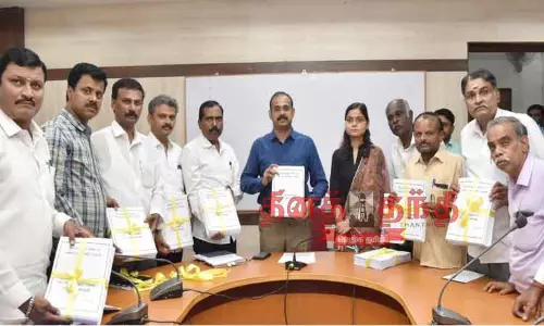 கோவையில் ஆண்களைவிட பெண் வாக்காளர்கள் அதிகம் கோவையில் ஆண்களைவிட பெண் வாக்காளர்கள் அதிகம்