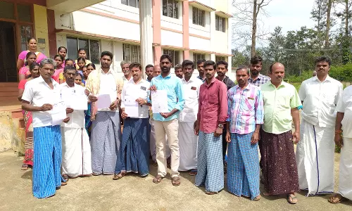 கொல்லிமலை அரசு நடுநிலைப்பள்ளியில்  ஆக்கிரமிப்புகளை அகற்ற வேண்டும்  தாசில்தாரிடம் மலைவாழ் மக்கள் மனு