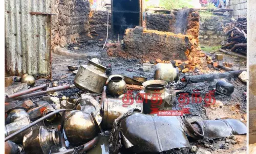 தீ விபத்தில் குடிசை வீடு எரிந்து நாசம் தீ விபத்தில் குடிசை வீடு எரிந்து நாசம்