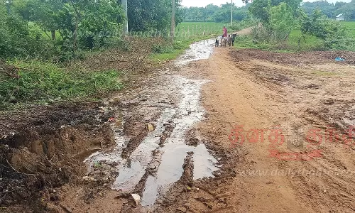 கொள்ளிடம் கூட்டுக்குடிநீர் திட்ட குழாயில் உடைப்பு