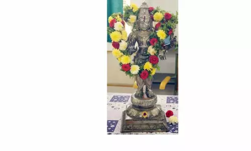 வக்கீல் வீட்டில் பதுக்கி வைத்திருந்த ரூ.33 கோடி பெருமாள் சிலை மீட்பு